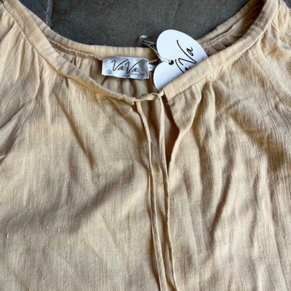 VaVa by Joy Han Embroidered Flowers Bell Sleeves Top Women's Size Small (2-4) - Picture 6 of 12